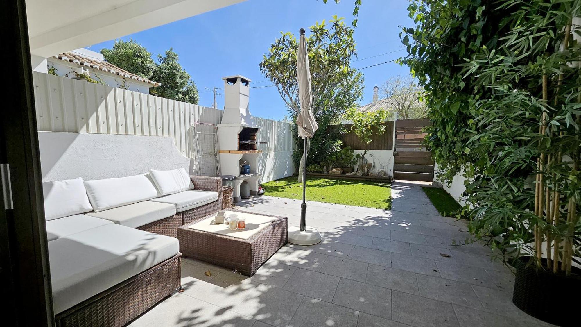 Magnific With A Cozy Garden, 5 Minutes To The Appartement Albufeira
