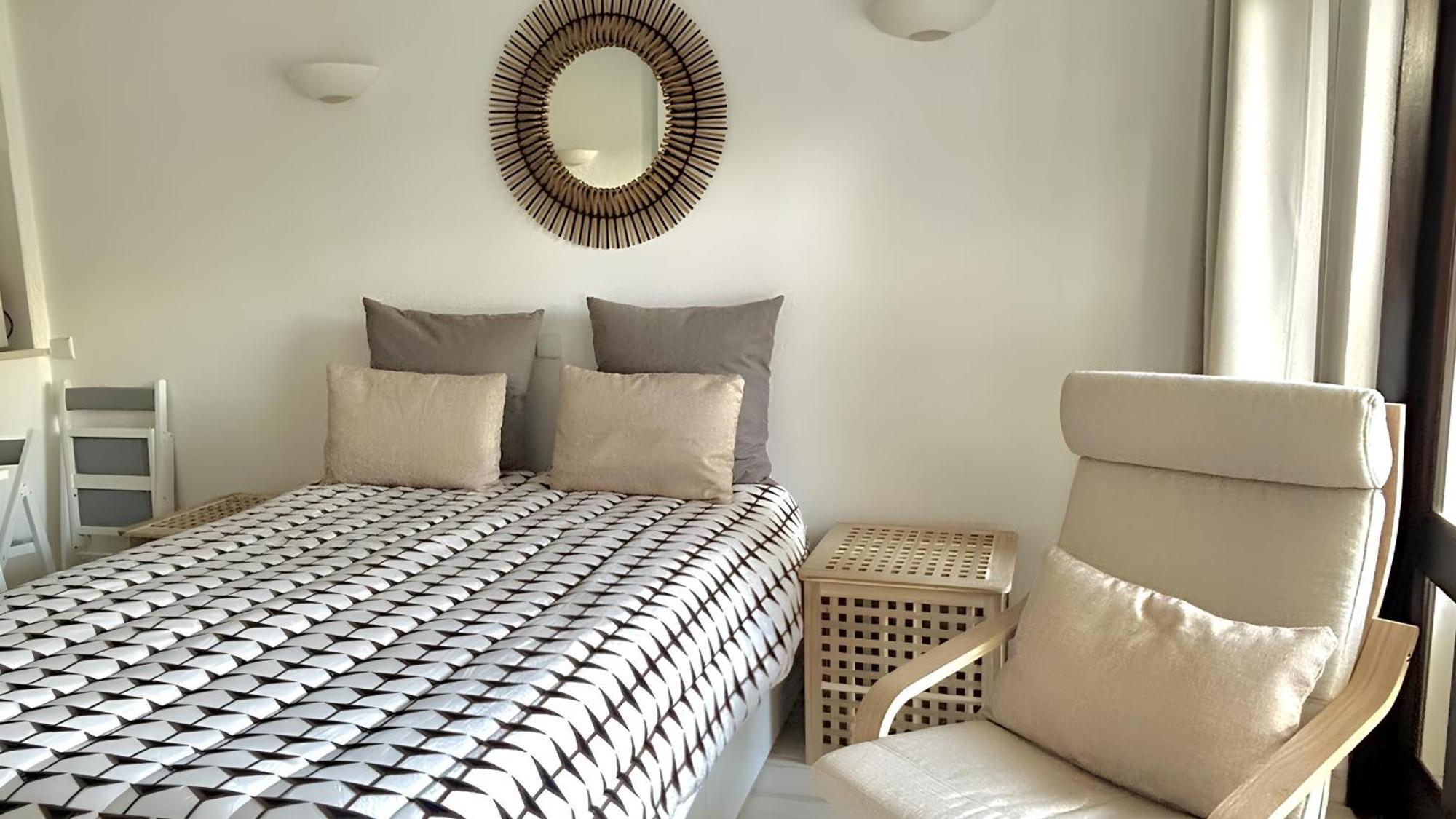 Magnific With A Cozy Garden, 5 Minutes To The Appartement