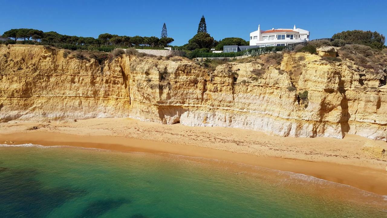 Magnific With A Cozy Garden, 5 Minutes To The Appartement Albufeira
